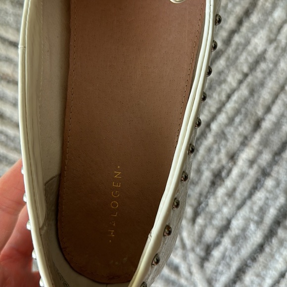 Halogen white patent with grommets flats size 11M - Picture 2 of 7